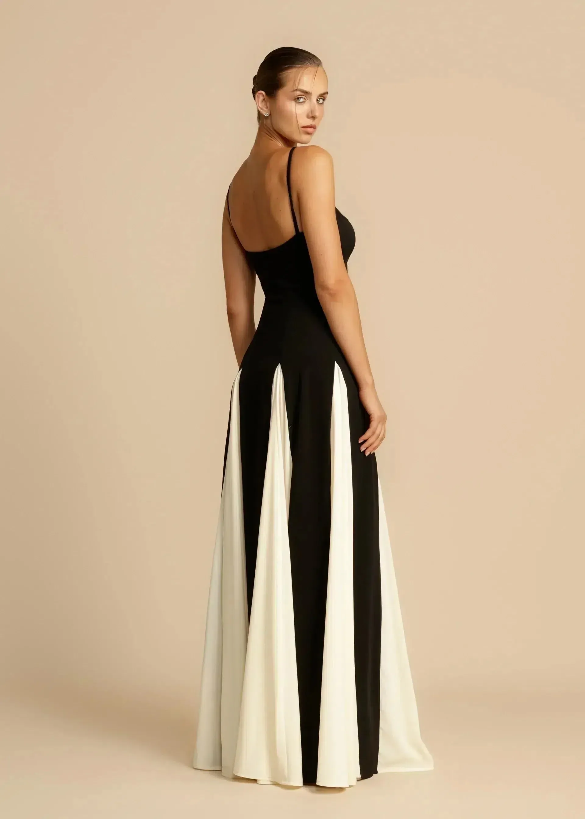 Léontine – Sculpted bodice – Evening gown