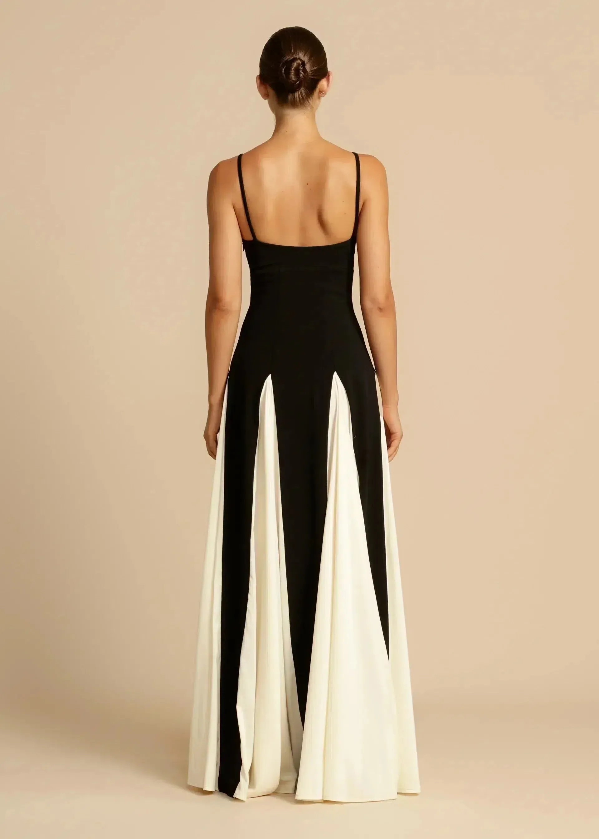 Léontine – Sculpted bodice – Evening gown