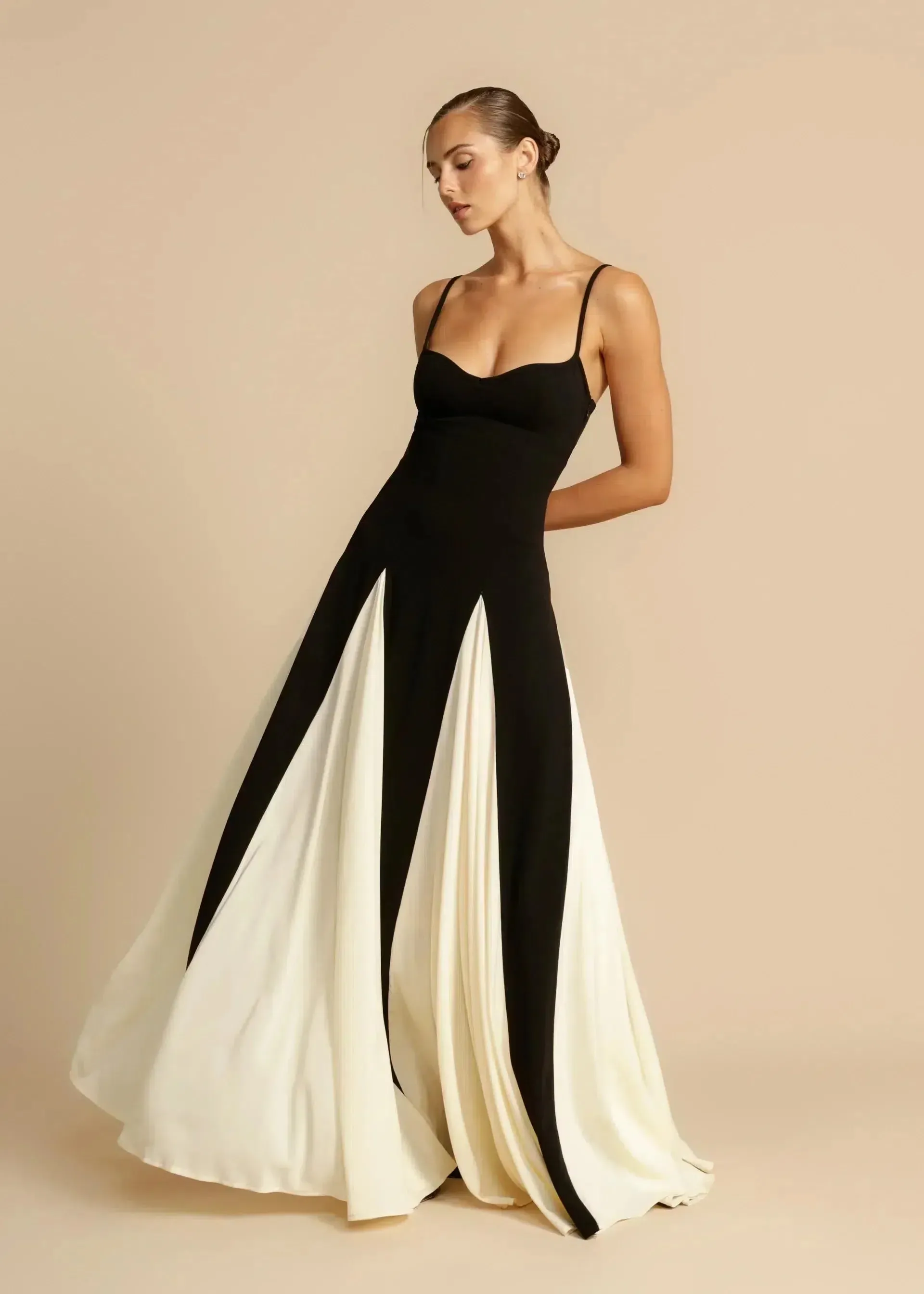 Léontine – Sculpted bodice – Evening gown
