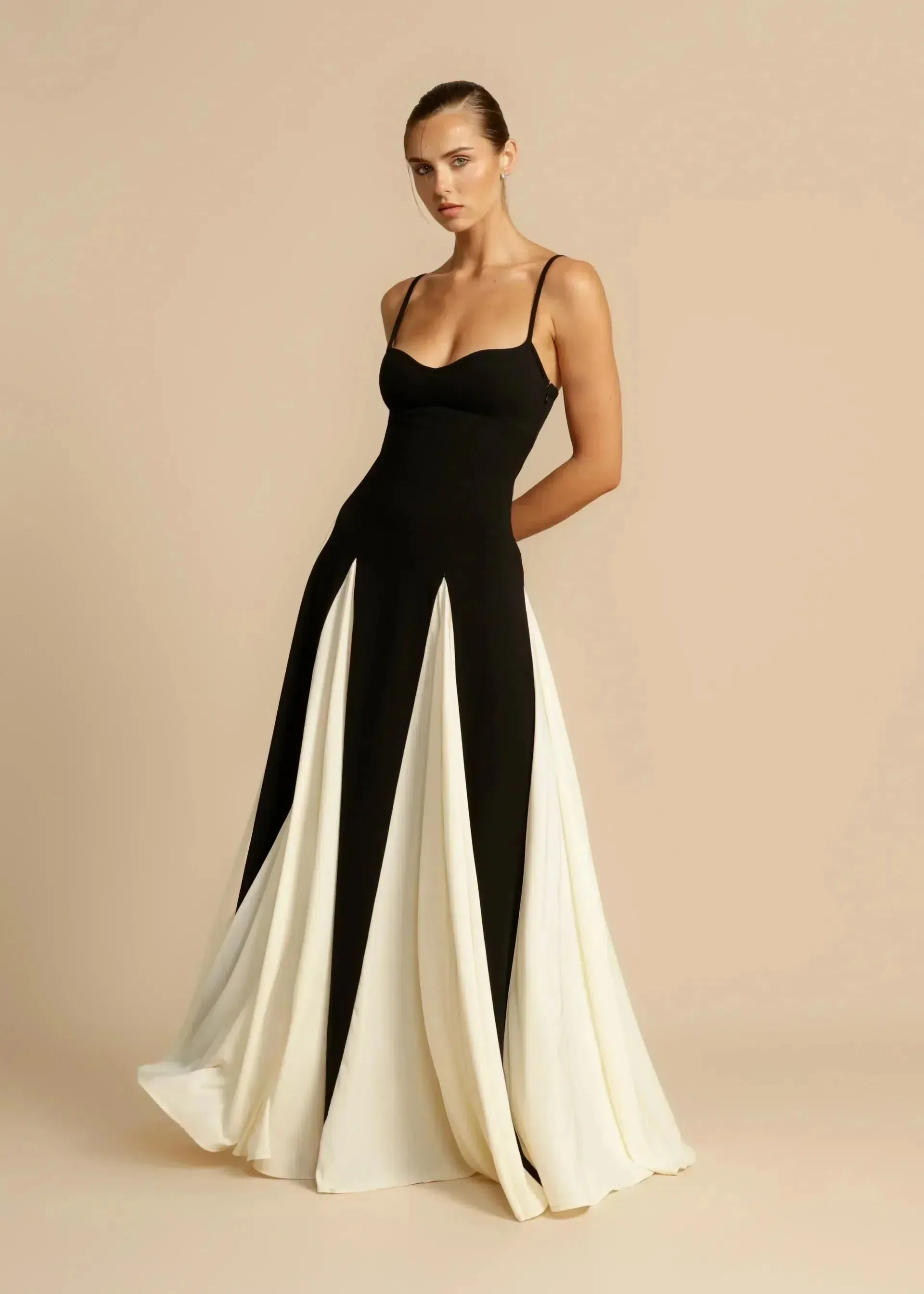 Léontine – Sculpted bodice – Evening gown