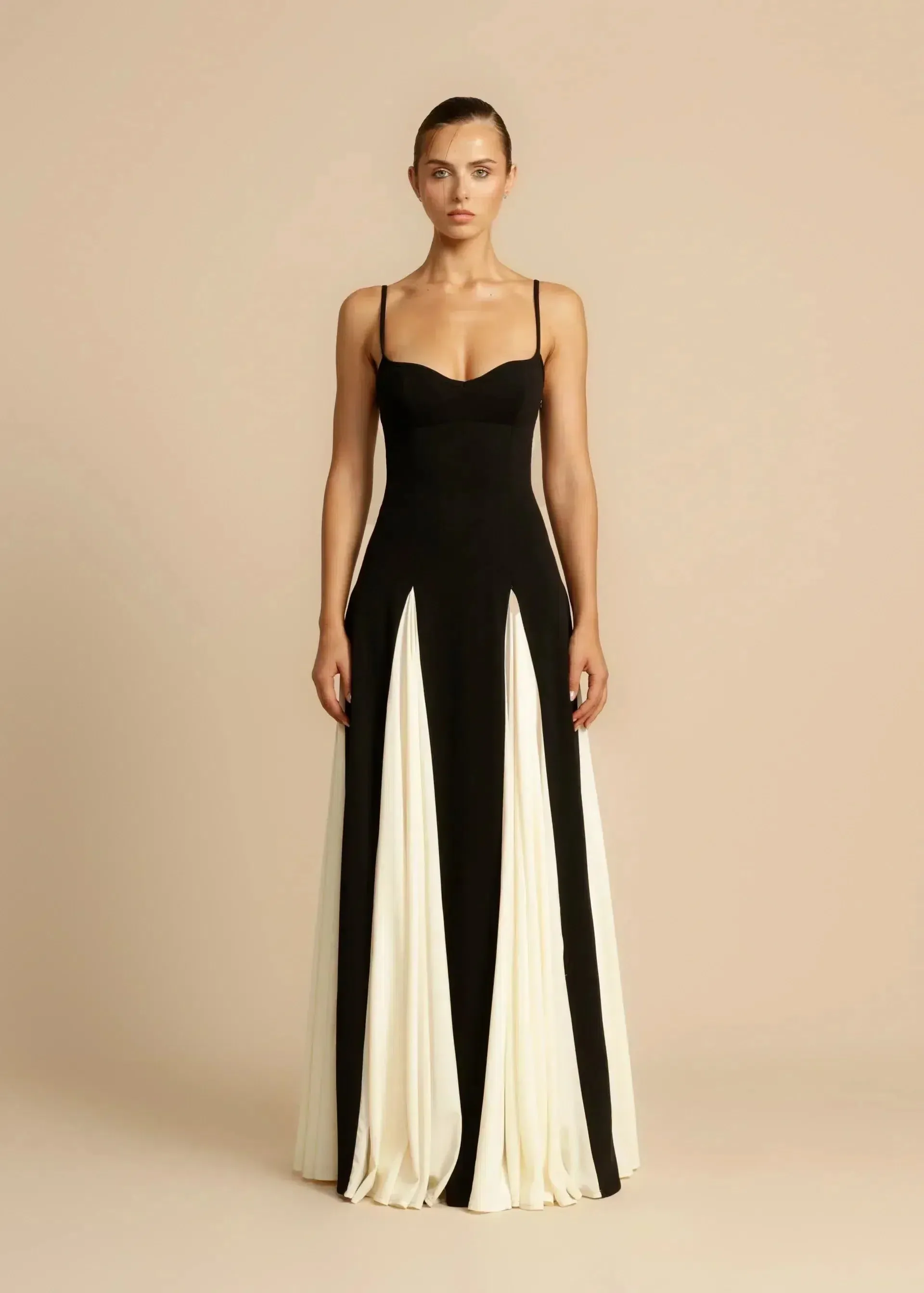 Léontine – Sculpted bodice – Evening gown